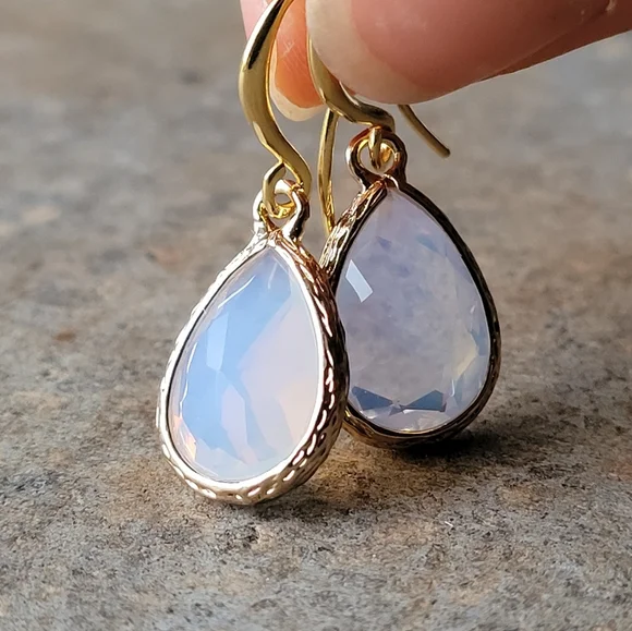 18k Gold Opal Earrings - Picture 5 of 7